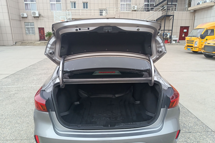 长安 逸动 2022款 PLUS 1.6L GDI CVT精英型局部细节23