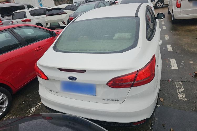 福特 福克斯 2018款 三厢经典 1.6L 自动舒适型智行版车身外观6004