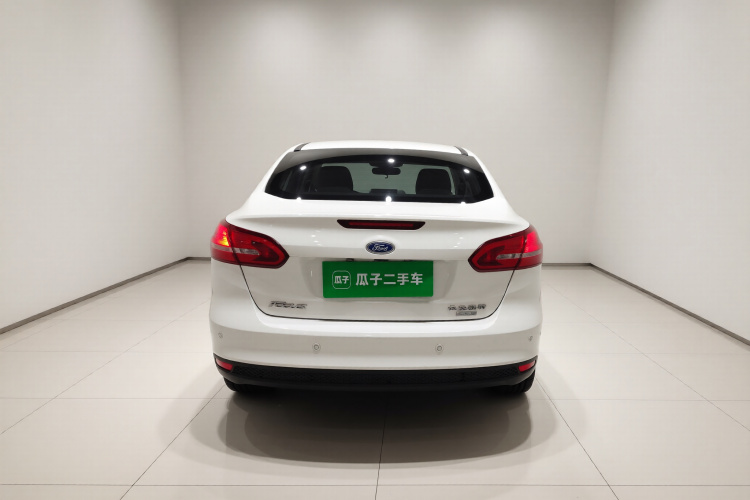 福特 福克斯 2015款 三厢 EcoBoost 125 自动超能风尚型车身外观6