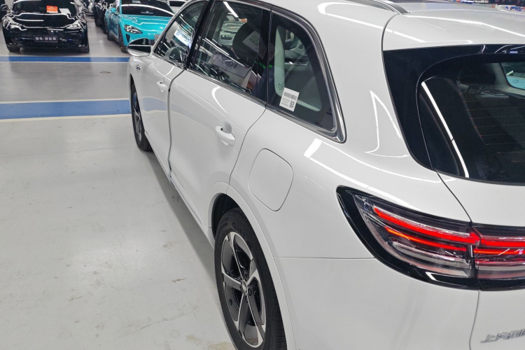 鸿蒙智行 尚界H5 2025款 增程 Max车身外观6003