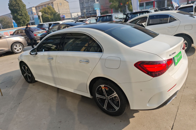 奔驰A级 2023款 A 200 L 时尚型车身外观4