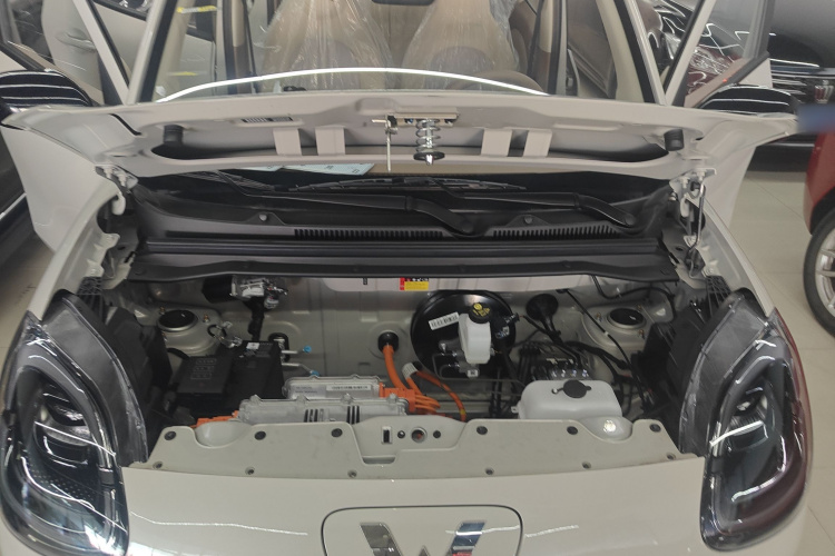 五菱汽车 宏光MINIEV 2025款 四门版 进阶款机舱底盘24