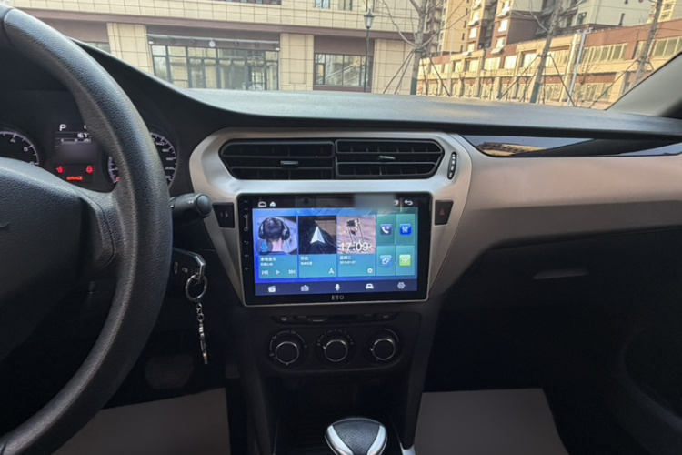 标致301 2017款 1.6L 自动舒适版中控内饰7007