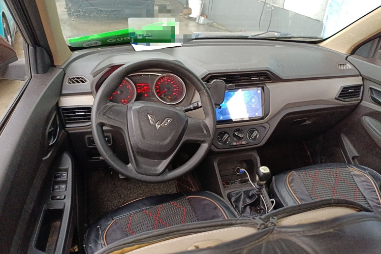 五菱汽车 五菱宏光 2019款 1.5L S标准型国VI LAR中控内饰7002