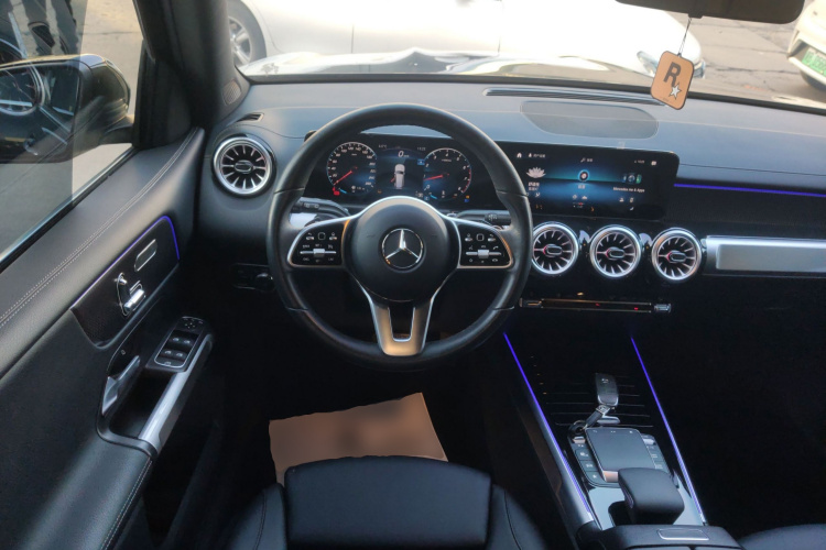 奔驰GLB 2022款 GLB 220 时尚型中控内饰13