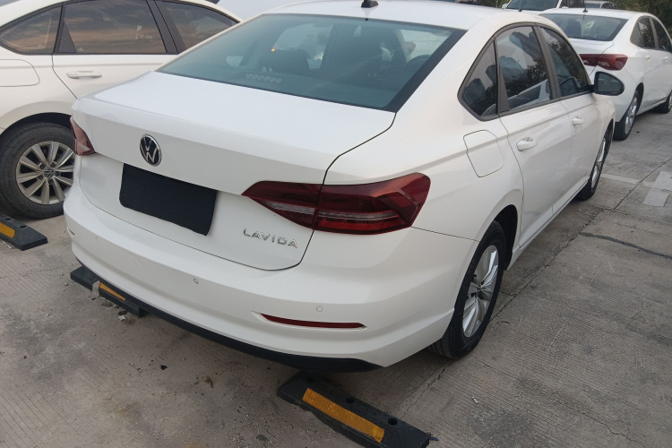 大众 朗逸 2022款 1.5L 自动风尚版车身外观7