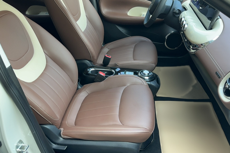 五菱汽车 五菱缤果 2023款 333km 灵犀互联+款局部细节41