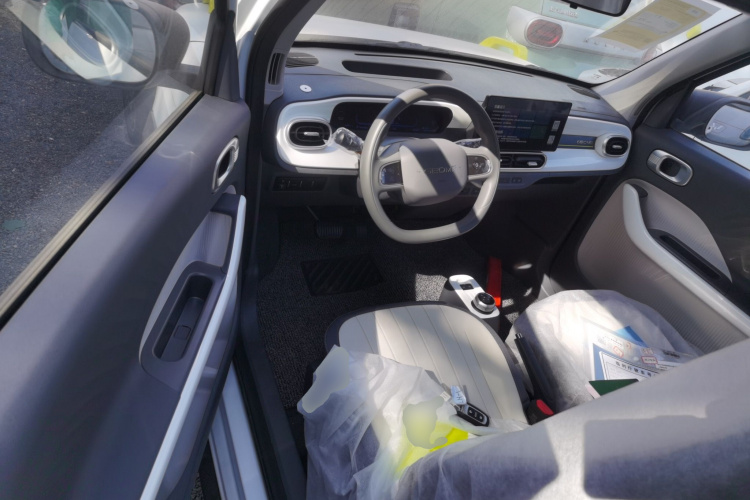 吉利银河 2025款 210km 熊猫骑士中控内饰20