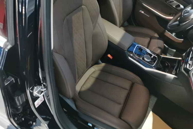 宝马3系 2023款 325Li M运动套装局部细节41