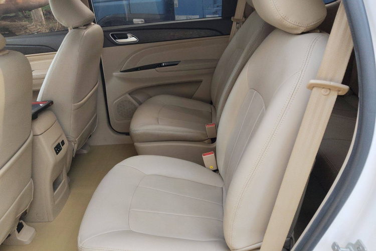 宝骏730 2019款 1.5L 手动超值型 7座 国VI中控内饰21