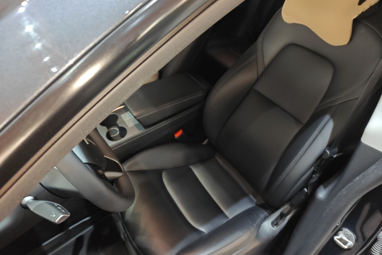 特斯拉 Model Y 2024款 后轮驱动版中控内饰19