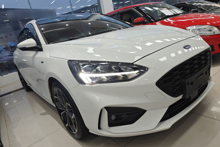 福特 福克斯 2020款 三厢 EcoBoost 180 自动ST Line车身外观6002