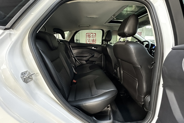 福特 福克斯 2017款 两厢 1.6L 自动风尚型智行版中控内饰7006