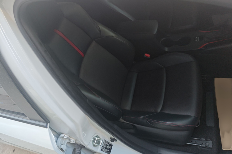 丰田 雷凌 2021款 185T CVT运动版局部细节41