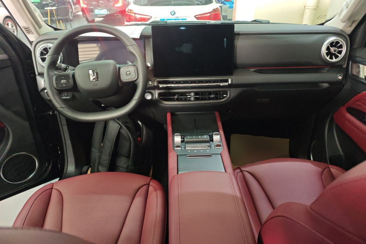 坦克300 2025款 2.4T 柴油版中控内饰7002