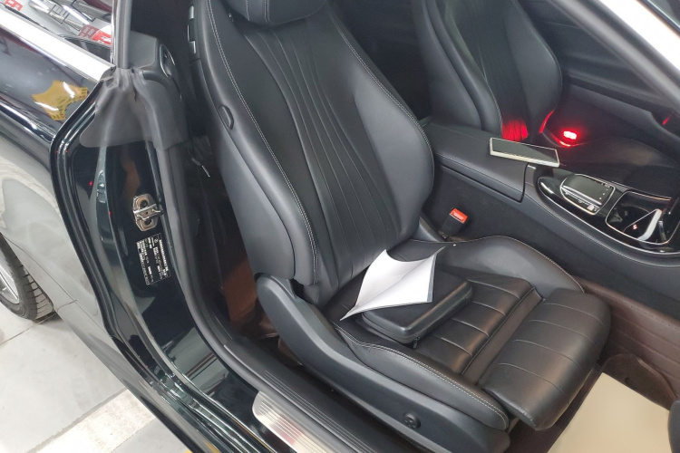 奔驰E级(进口) 2021款 改款 E 260 轿跑车局部细节41