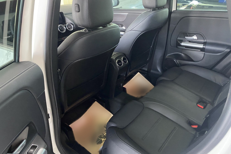 奔驰GLA 2022款 改款 GLA 200中控内饰7004