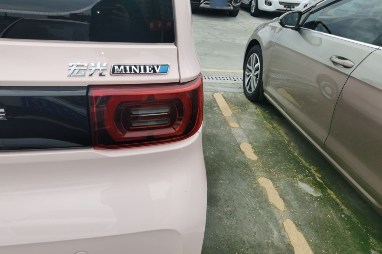 五菱汽车 宏光MINIEV 2022款 马卡龙臻享款 磷酸铁锂车身外观9
