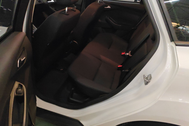 福特 福克斯 2015款 两厢 1.6L 自动舒适型中控内饰21