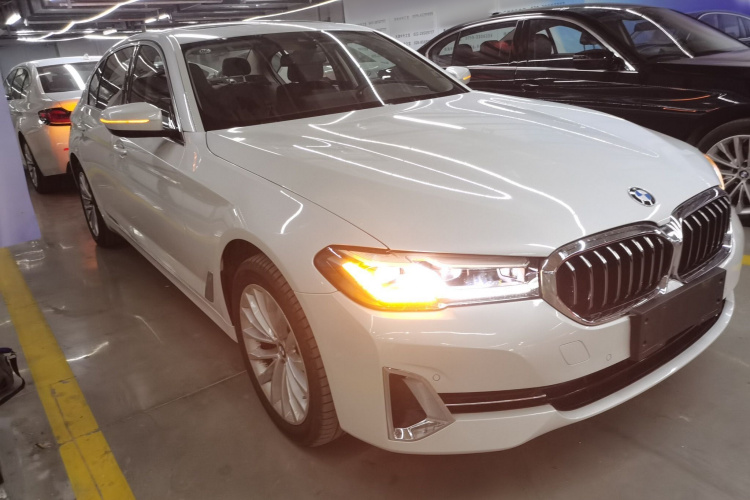 宝马5系 2022款 改款二 525Li 豪华套装车身外观3