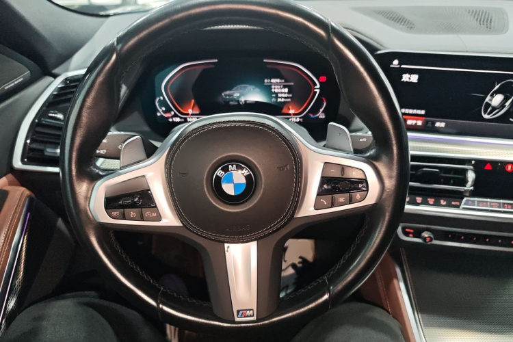 宝马X6 2022款 改款二 xDrive40i M运动套装中控内饰13