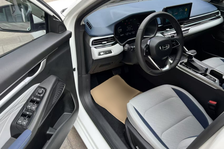 吉利汽车 帝豪 2022款 第4代 1.5L CVT旗舰型中控内饰7003