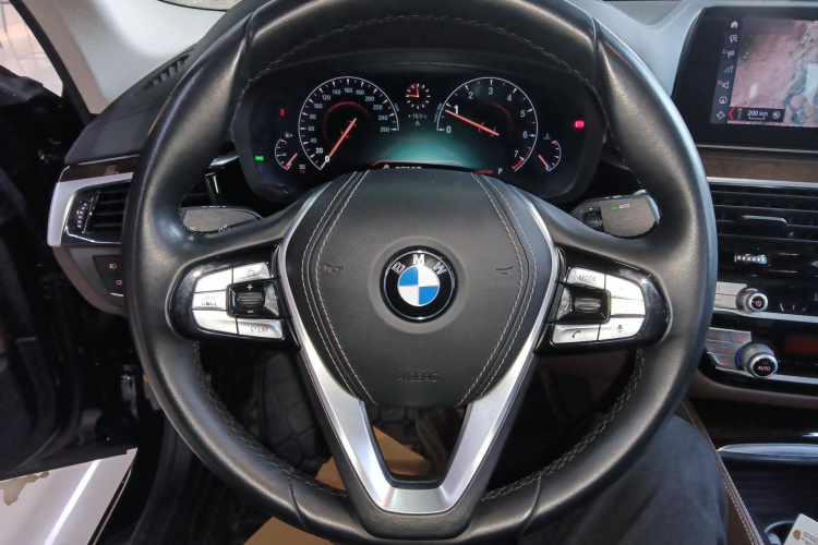 宝马5系 2019款 525Li 豪华套装中控内饰13