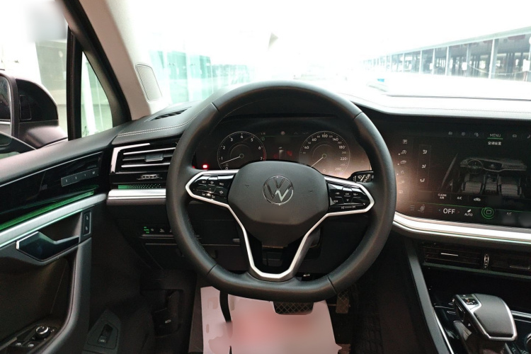 大众 途锐 2021款 3.0TSI 锐享版 曜黑运动套装中控内饰13