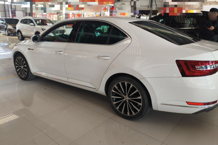 斯柯达 速派 2018款 TSI330 DSG舒适版 国V车身外观6003