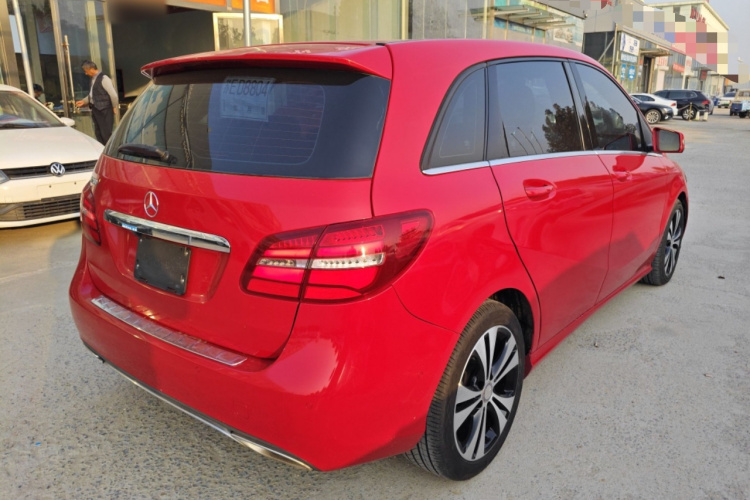 奔驰B级 2015款 B 200 时尚型车身外观7