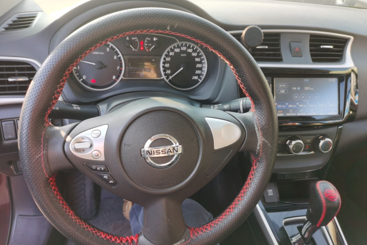 日产 轩逸 2016款 1.6XV CVT智享版中控内饰13