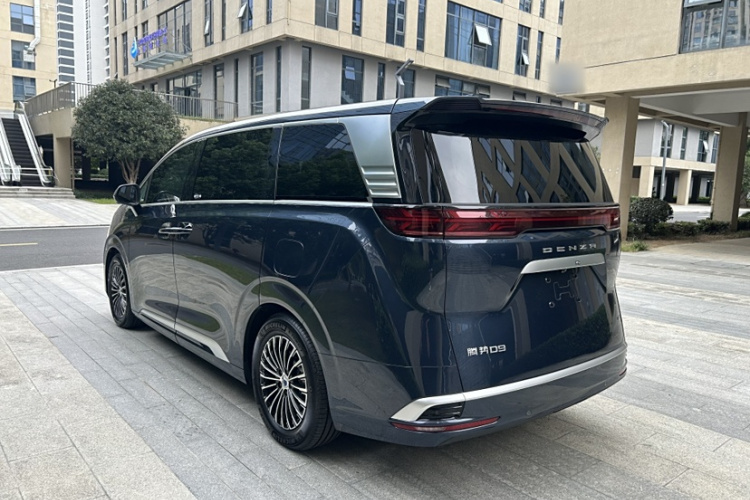 腾势D9 2022款 DM-i 1040 尊贵型车身外观6006