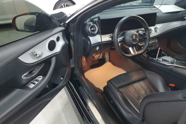 奔驰E级(进口) 2021款 改款 E 260 轿跑车中控内饰7003