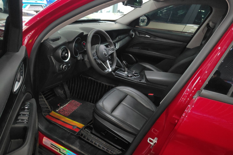 阿尔法·罗密欧 Stelvio斯坦维 2017款 2.0T 200HP 精英版中控内饰19