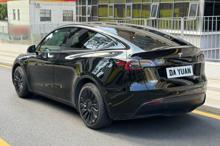 特斯拉 Model Y 2022款 后轮驱动版车身外观6003