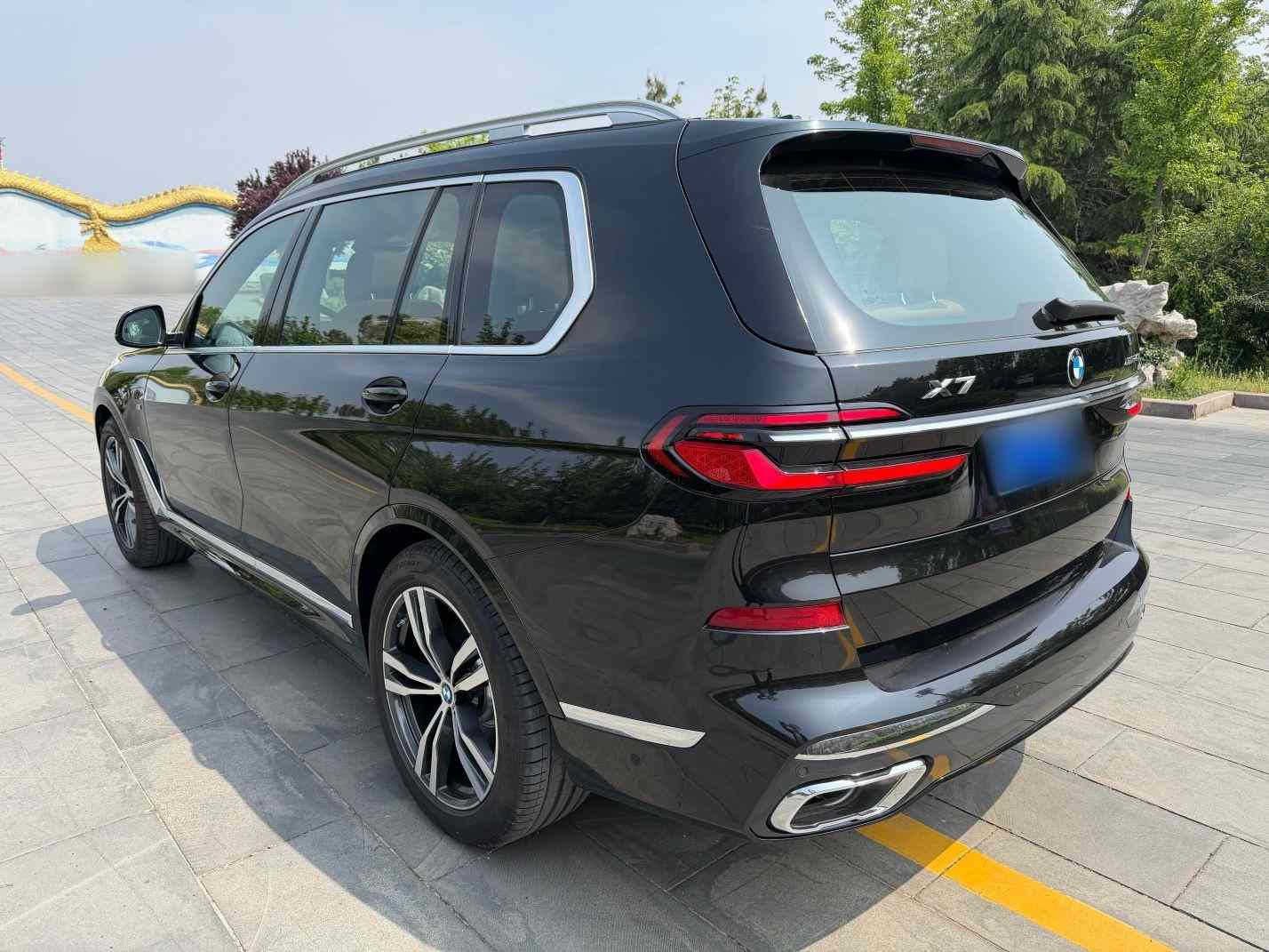 宝马X7 2023款 xDrive40i 尊享型M运动套装(4)