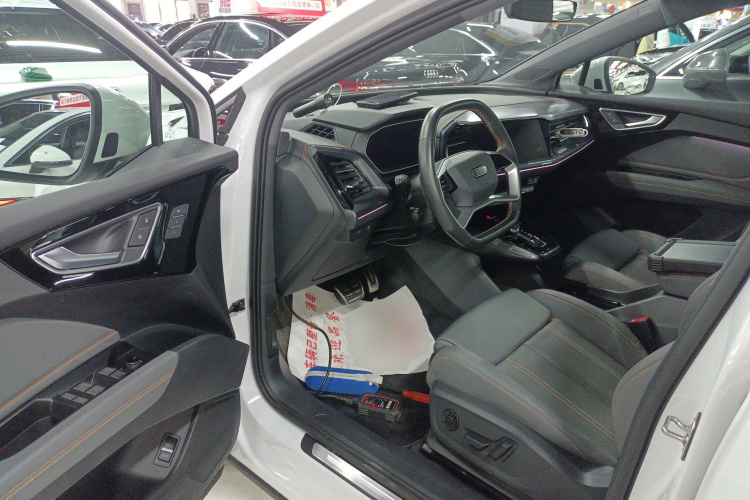 奥迪Q4 e-tron 2024款 40 e-tron 创境版中控内饰7003