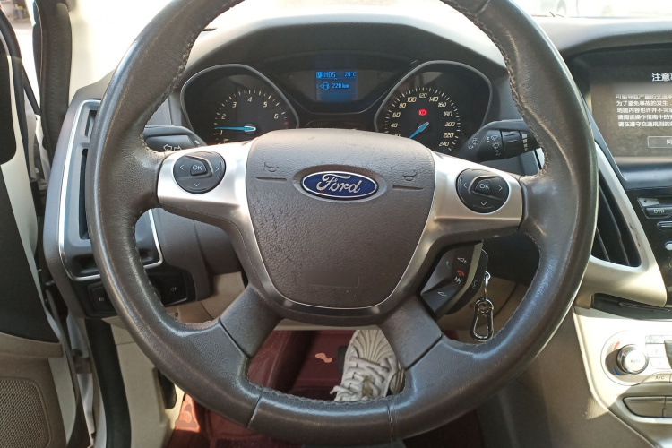 福特 福克斯 2012款 三厢 1.6L 自动风尚型中控内饰13