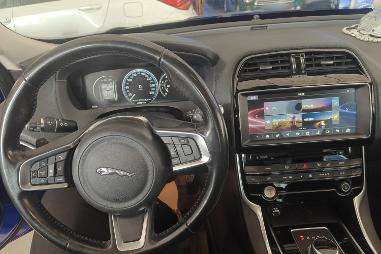 捷豹XEL 2018款 2.0T 250PS 尊享版中控内饰12