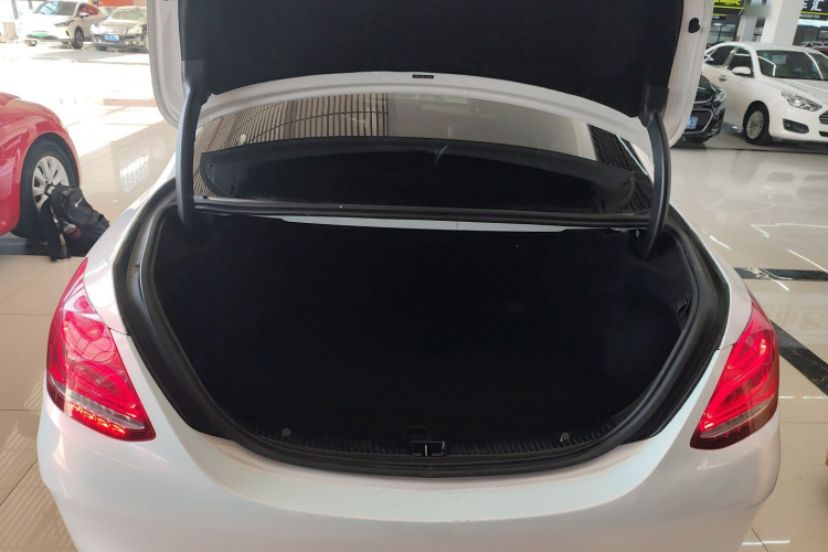 奔驰C级 2017款 C 200 运动版局部细节23