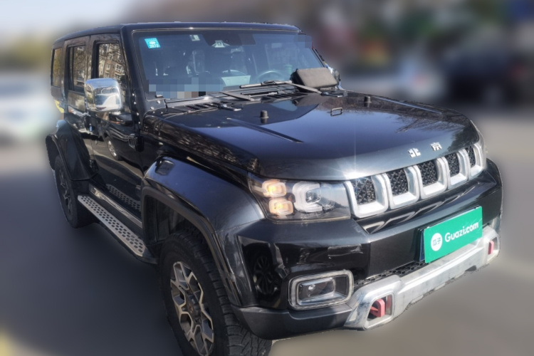 北京越野 北京BJ40 2019款 PLUS 2.3T 自动四驱旗舰版 国VI车身外观3