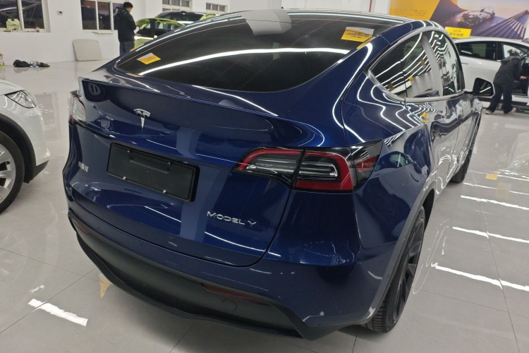 特斯拉 Model Y 2021款 长续航全轮驱动版车身外观7