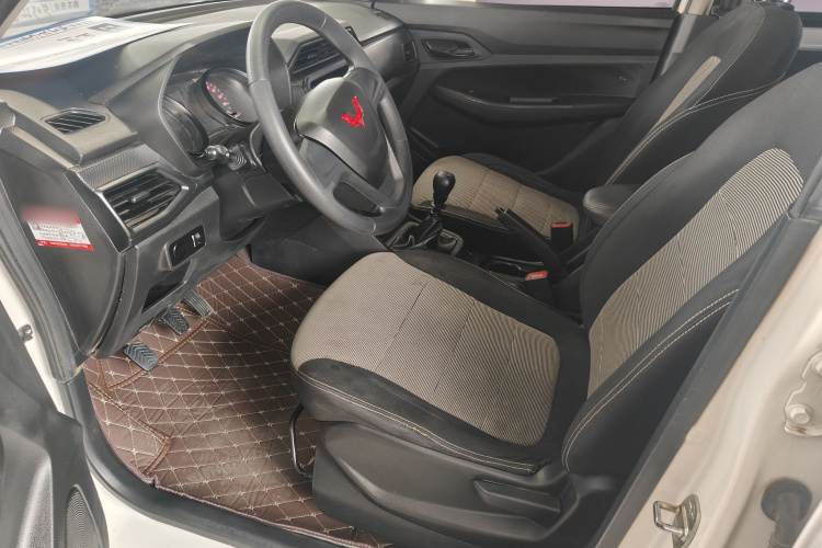 五菱汽车 五菱宏光 2021款 1.5L改款 S基本型 电动助力LAR中控内饰7002