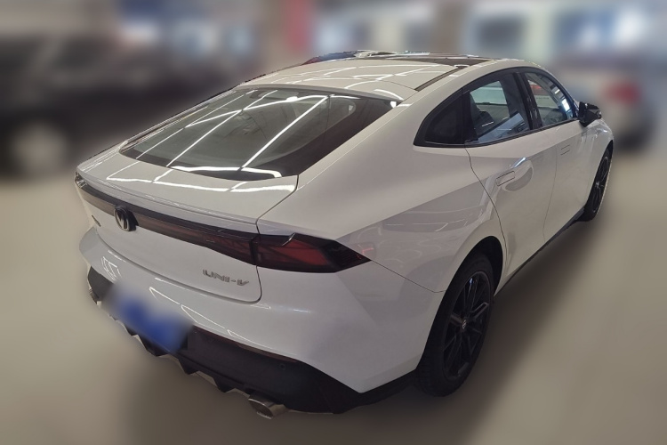 长安UNI-V 2024款 1.5T 高能版车身外观7
