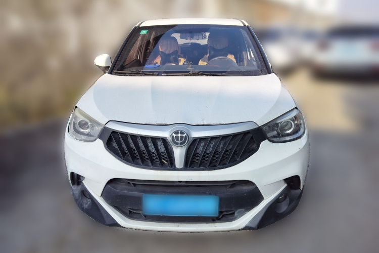 中华V3 2015款 1.5L 手动基本型车身外观2