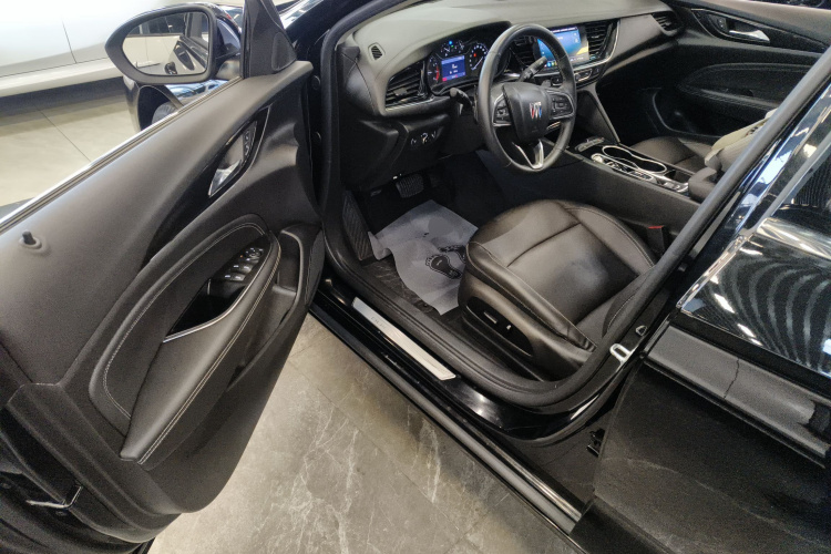 别克 君威 2024款 25T 超享版中控内饰20