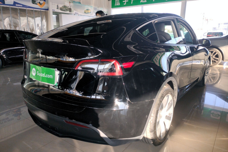 特斯拉 Model Y 2022款 长续航全轮驱动版车身外观7