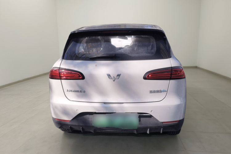 五菱汽车 五菱缤果PLUS 2024款 330km 五座版车身外观6