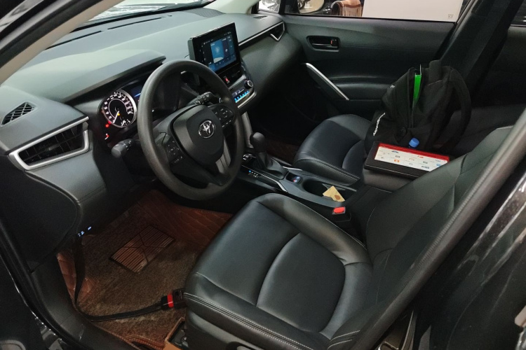 丰田 卡罗拉锐放 2022款 2.0L 精英版中控内饰19