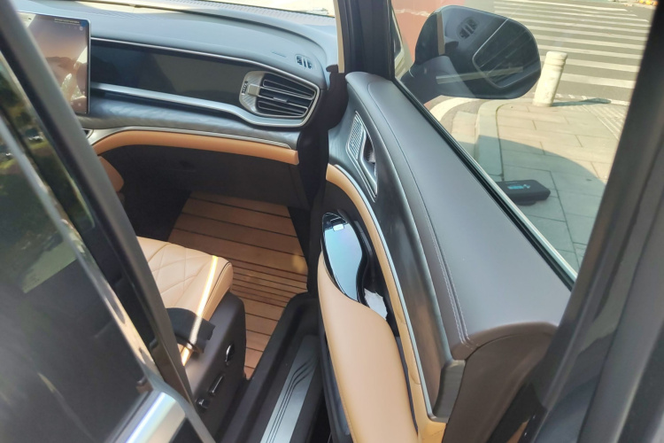 腾势D9 2024款 DM-i 980 四驱尊贵型局部细节9005